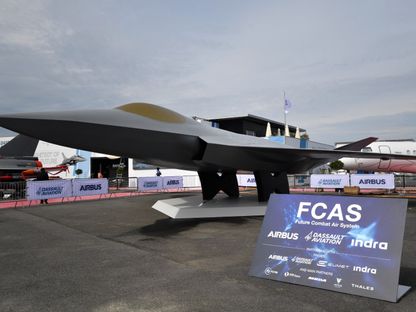 نموذج بالحجم الطبيعي لمقاتلة الجيل الجديد الأوروبية (NGF) للنظام الجوي القتالي المستقبلي (FCAS) خلال معرض باريس الجوي الدولي. في 18 يونيو 2023 - AFP
