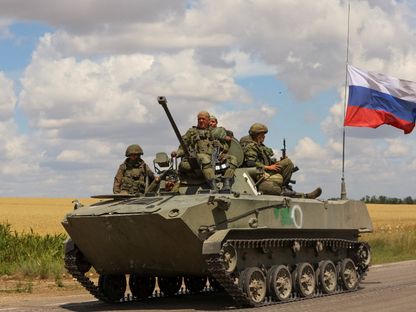 قوات روسية على متن مركبة مدرعة في الجزء الذي تسيطر عليه روسيا من منطقة زابوريجيا، أوكرانيا، 23 يوليو 2022 - Reuters
