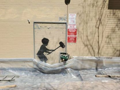 جدارية بانكسي في مانهاتن. 21 أبريل 2024 - banksy.co.uk