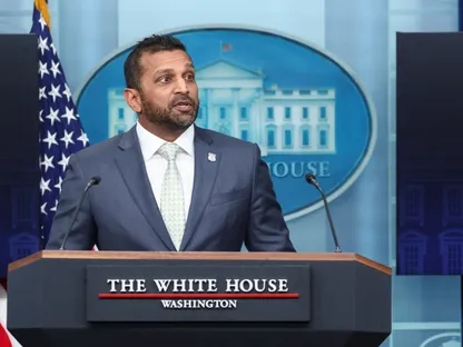 مدير FBI يقاضي مجلة "ذي أتلانتيك" ويطلب تعويضاً 250 مليون دولار