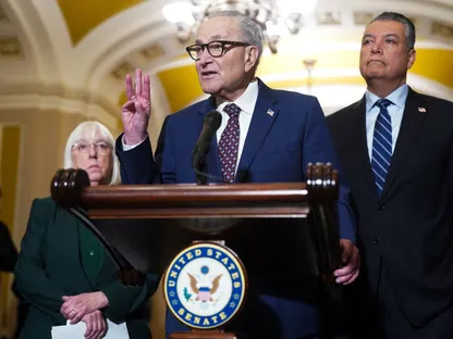 مجلس الشيوخ الأميركي يقر مشروع قانون إنفاق لكن احتمال الإغلاق الجزئي ما زال قائماً