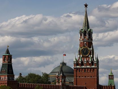 العلم الروسي يرفرف فوق الكرملين، موسكو. 4 مايو 2023 - REUTERS