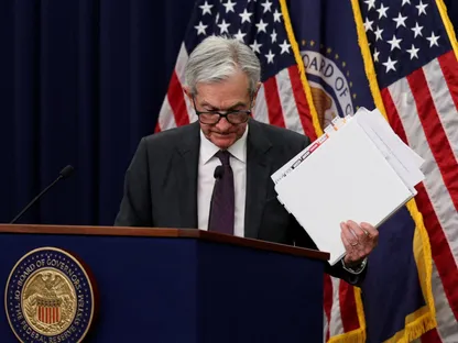 رئيس الاحتياطي الفيدرالي يترك الباب مفتوحاً أمام خفض الفائدة في سبتمبر