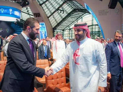 ولي العهد السعودي الأمير محمد بن سلمان يصافح الرئيس السوري أحمد الشرع في مؤتمر مبادرة مستقبل الاستثمار بالرياض. 29 أكتوبر 2025 - واس