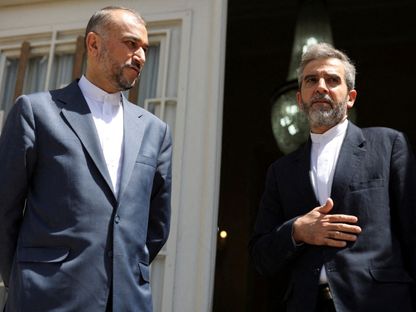 كبير المفاوضين النوويين الإيرانيين علي باقري مع وزير الخارجية الإيراني الراحل حسين أمير عبد اللهيان في طهران. 23 يونيو 2022 - REUTERS