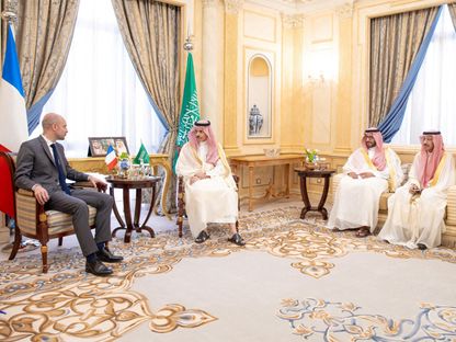 وزير الخارجية السعودي الأمير فيصل بن فرحان يلتقي نظيره الفرنسي جان نويل بارو في العاصمة الرياض. 25 أبريل 2025 - REUTERS