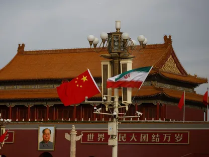 كيف تدير الصين موقفها من حرب إيران؟