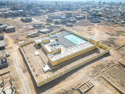 البرنامج السعودي لتنمية وإعمار اليمن يعلن افتتاح مدرسة جديدة في المكلا بمحافظة حضرموت، اليمن. 10 سبتمبر 2025 - x.com/SaudiDRPY