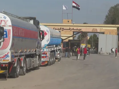 الأولى منذ 5 أشهر.. مصر تعلن إدخال شحنة وقود إلى قطاع غزة