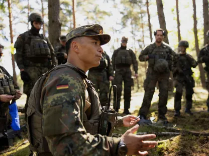 جنود ألمان خلال تدريبات عسكرية في منطقة تدريب في شمال ألمانيا. 3 سبتمبر 2025 - Reuters