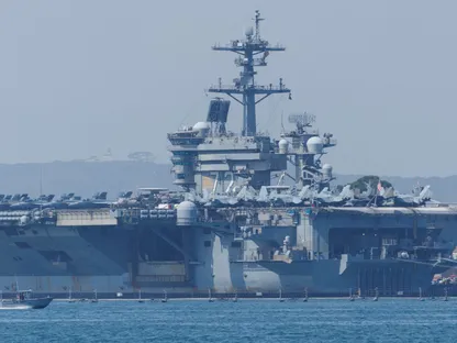 حاملات الطائرات الأميركية.. قواعد جوية عائمة تثير قلق الخصوم