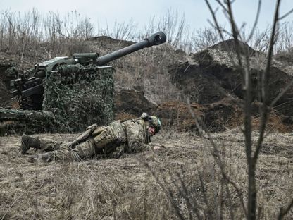 عناصر من الجيش الأوكراني على خط المواجهة في مدينة باخموت شرقي أوكرانيا. 8 مارس 2023 - AFP