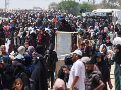 يسعى الفلسطينيون للحصول على المساعدات بالقرب من رفح في جنوب قطاع غزة. 24 يوليو 2025 - REUTERS