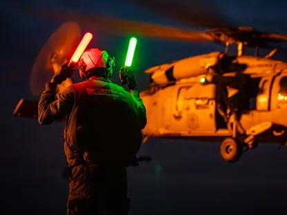 الجيش الأميركي: نواصل ضرب أهداف عسكرية إيرانية بقوة