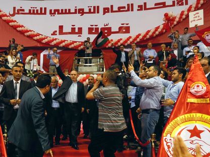 الأمين العام للاتحاد العام التونسي للشغل نور الدين الطبوبي خلال تجمع بمناسبة عيد الشغل في تونس - REUTERS