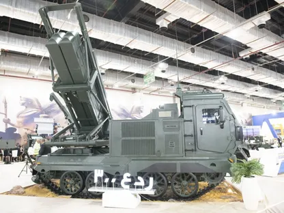 راجمة الصواريخ المتعددة المصرية 'ردع 300' في معرض 'إيديكس 2025'. 2 ديسمبر 2025 - وزارة الإنتاج الحربى