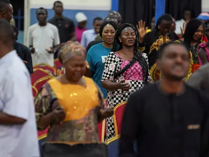 نيجيريون مسيحيون خلال جلسة في جمعية دينية في كادونا بنيجيريا. 5 نوفمبر 2025 - REUTERS