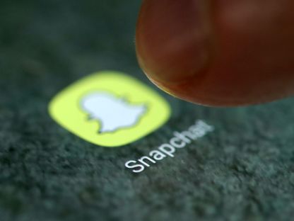 المفوضية الأوروبية تفحص ضمانات حماية القصّر على سناب شات ويوتيوب ومتجر أبل