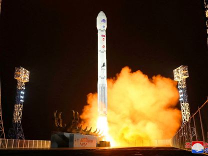 جانب من عملية إطلاق كوريا الشمالية صاروخاً يحمل القمر الاصطناعي مالليجيونج -1. 21 نوفمبر 2023 - REUTERS