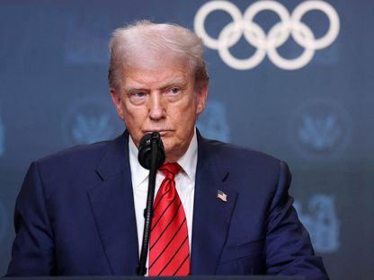 الرئيس الأميركي دونالد ترمب يلقي كلمة بعد التوقيع على أمر تنفيذي في البيت الأبيض. 5 أغسطس 2025 - Reuters