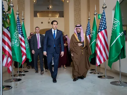 وزيرا خارجية السعودية وأميركا يبحثان "الاعتداءات الإيرانية" على المملكة ودول المنطقة