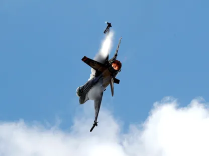 تحطم مقاتلة F-16 تابعة لسلاح الجو التركي قرب طريق رئيسي