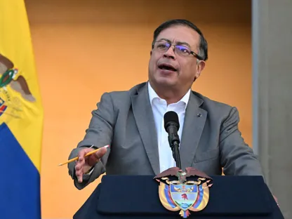 بعد تهديده.. ترمب يستقبل نظيره الكولومبي لبحث مكافحة المخدرات