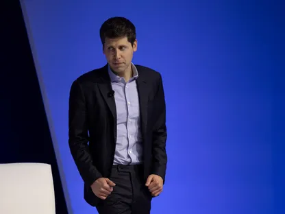 المئات من موظفي OpenAI يلوحون بالاستقالة سعياً لإعادة ألتمان