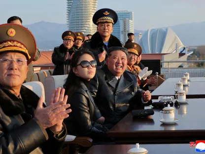 زعيم كوريا الشمالية يشدد على دور القوات الجوية في الردع النووي