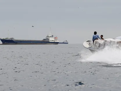 إيران تتحدى "حصار هرمز".. ومخاوف من اتساع نطاق الحرب إلى أعالي البحار