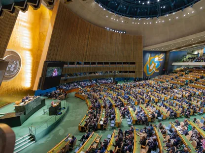 وزير الخارجية السعودي الأمير فيصل بن فرحان يلقي كلمة خلال المؤتمر الدولي بشأن التسوية السلمية لقضية فلسطين وتنفيذ حل الدولتين. 22 سبتمبر 2025 - واس