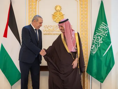 وزير الخارجية السعودي ونائب الرئيس الفلسطيني يبحثان أوضاع الضفة الغربية وقطاع غزة
