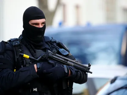 بالفيديو.. الشرطة الألمانية تداهم مقار جمعيات إسلامية في ثلاث مدن