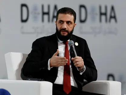 الرئيس السوري أحمد الشرع يتحدث أثناء حضوره منتدى الدوحة السنوي في الدوحة. قطر في 6 ديسمبر 2025 - reuters