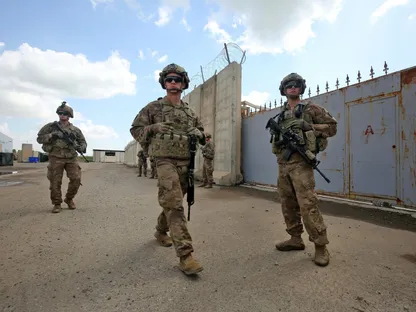 العراق في "عين العاصفة".. واشنطن تعيد الانتشار وطهران تطالب بضمانات