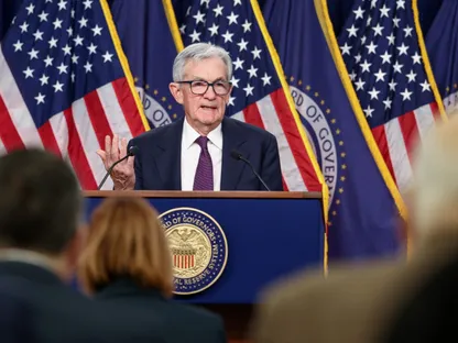 الاحتياطي الفيدرالي الأميركي يبقي الفائدة دون تغيير وسط مخاطر التضخم