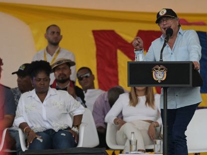 الرئيس الكولومبي جوستافو بيترو يتحدث خلال اجتماع تقليدي للسكان الأصليين بكالي في كولومبيا. 15 مارس 2024 - AFP
