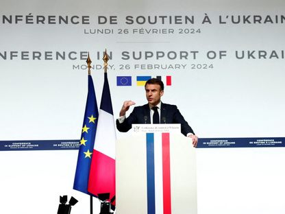 الرئيس الفرنسي إمانويل ماكرون يتحدث خلال مؤتمر صحفي في ختام اجتماع دولي للتأكيد على الدعم الغربي لأوكرانيا. باريس، فرنسا. 27 فبراير 2024 - AFP