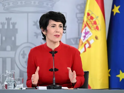 وزيرة الإدماج والأمن الاجتماعي والهجرة إلما سايز. 23 ديسمبر 2025 - lamoncloa.gob.es