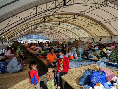 اشتباكات عنيفة بين تايلندا وكمبوديا على طول الحدود المتنازع عليها