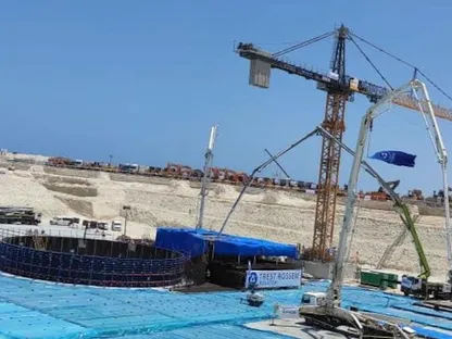 أعمال إنشاء قاعدة أساس أول المفاعلات النووية بمحطة الضبعة في شمال مصر . 20 يوليو 2022 - X/Rusembegypt