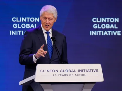 الرئيس الأميركي السابق بيل كلينتون يتحدث خلال مبادرة كلينتون العالمية 2025 في مدينة نيويورك. 24 سبتمبر 2025 - REUTERS