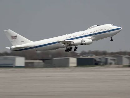 طائرة من طراز E-4B  والملقبة بطائرة يوم القيامة تقلع من مطار لينكولن في نبراسكا. 26 مارس 2022 - Air Force Times