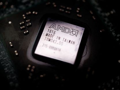 شعار شركة AMD على شريحة وحدة معالجة الرسومات، 17 فبراير 2023 - REUTERS