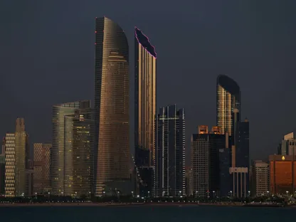 إصابة 6 في أبوظبي جراء سقوط شظايا اعتراض صاروخ باليستي