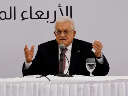 الرئيس الفلسطيني محمود عباس يتحدث في المركز الاستشاري للسرطان في رام الله بالضفة الغربية المحتلة. 14 مايو 2025 - REUTERS