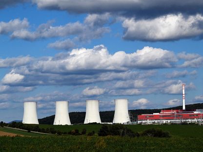 أبراج التبريد للوحدة الثالثة الجديدة في محطة للطاقة النووية بمدينة Mochovce في سلوفاكيا. 12 سبتمبر 2022 - REUTERS