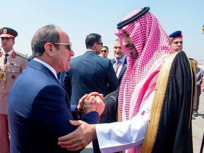 ولي العهد السعودي يصل إلى مصر في زيارة عمل