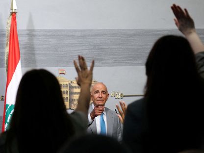 المبعوث الأميركي إلى سوريا توم باراك يجيب على أسئلة الصحافيين في العاصمة اللبنانية بيروت. 21 يوليو 2025 - REUTERS