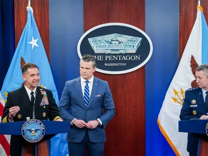 بعد الإطاحة بوزير البحرية.. أبرز قادة البنتاجون المقالين بإدارة ترمب